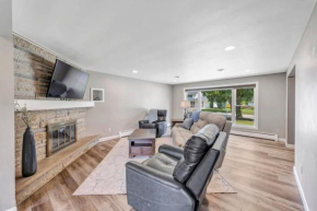 Charming 4-Bedroom Home Short Walk to Lambeau